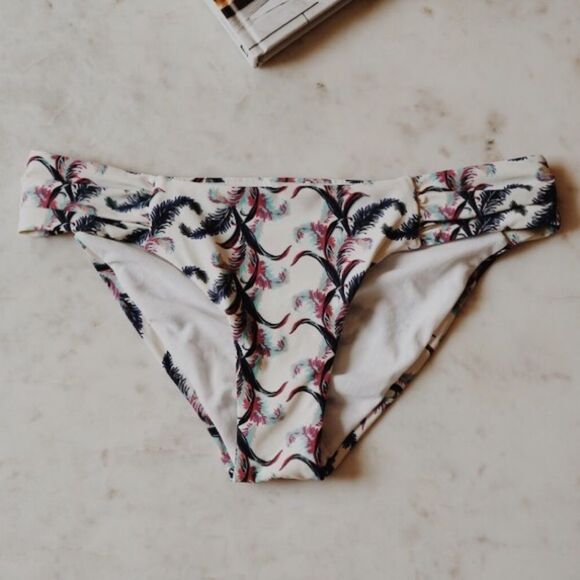 Roxy Quiksilver Women’s Paisley Medium Coverage Bikini Bottoms Ruched Sides Sz M - Picture 1 of 7